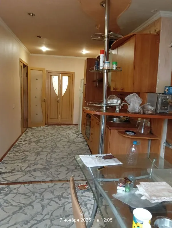 аренда дома на стройдетали (г. донецк), ор-р ул. шахтинская (рядом покровский рынок, храм). три комнаты, кухня, удобства, индивидуальное газовое отопление. вода постоянно. приятное состояние. участок 2 сотки, заезд авто. цена 70 000руб. ан анна +7 949 470 04 83 (феникс), +7 949 796 89 69 (миранда). - фотография - 7