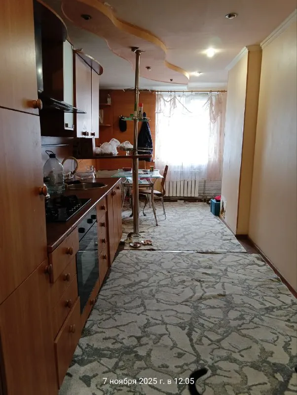 аренда дома на стройдетали (г. донецк), ор-р ул. шахтинская (рядом покровский рынок, храм). три комнаты, кухня, удобства, индивидуальное газовое отопление. вода постоянно. приятное состояние. участок 2 сотки, заезд авто. цена 70 000руб. ан анна +7 949 470 04 83 (феникс), +7 949 796 89 69 (миранда). - фотография - 8