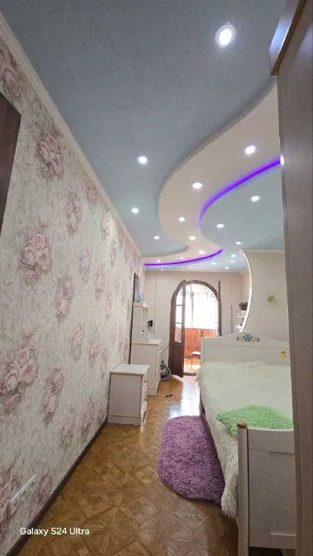 продам трехкомнатную квартиру 🌇донецк, ул. петровского, 126а (центр текстильщика, ориентиры: пту №22, налоговая, автомойка "леманс"). 📍 ✅друзья, если вы ищете квартиру с дорогим и качественным ремонтом — это именно то, что вам нужно! ✨ свежий ремонт 2022 года с использованием премиальных материалов: ✔ натуральный мрамор в санузле ✔ деревянные окна (столярка) ✔ межкомнатные двери из массива ✔ натяжные потолки ✔ кафель на кухне. .. овый холодильник, кондиционер посудомоечная машина качественная мебель (почти вся остаётся!). 🏙 развитая инфраструктура! рядом с домом: ✔ остановка, магазины, аптека автомойка, рынок, детский сад, школа 💰 цена: 6.3 млн руб. + торг! 📲☎️+7949 451 3060 (александр, топ-риелтор днр) 📩 telegram — если не дозвонились из-за связи. подписаться  |  дать объявление - фотография - 6