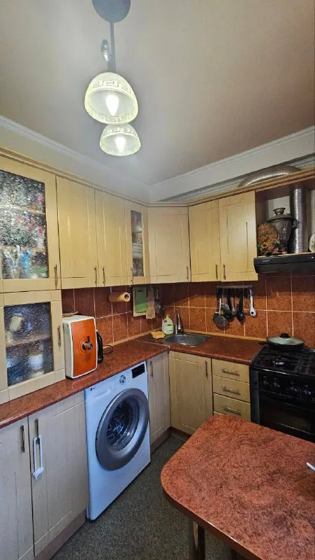 ‼️продажа! мед. университет ‼️ отличная 3х комнатная квартира в центре калининского района. магазин «грузия», в 5 минутах медицинский университет. этажность 6/9ти, площадь 62кв. м. дом осмд, кирпич! квартира с раздельными спальнями, раздельный санузел. в квартире сделан ремонт, окна пластиковые, обновлены радиаторы, заменены стояки отопления и воды, потолки экологически чистый гипсокартон( с подсветкой). квартира двухсторонняя, 2 балкона! оба застеклены рамы-дерево. шикарное местоположение дома. прекрасный двор, 2 новые детские площадки. остановки транспорта, супермаркеты, рынок славянский- всё рядом ! в шаговой доступности-гимназия номер 12, медуниверситет, больница калинина! документы готовы! цена 6,900,000 + торг реальному покупателю. больше информации и фото по телефону +79494181407 галина ан +79493282386 ольга ан - фотография - 6