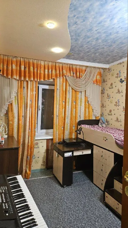 ‼️продажа! мед. университет ‼️ отличная 3х комнатная квартира в центре калининского района. магазин «грузия», в 5 минутах медицинский университет. этажность 6/9ти, площадь 62кв. м. дом осмд, кирпич! квартира с раздельными спальнями, раздельный санузел. в квартире сделан ремонт, окна пластиковые, обновлены радиаторы, заменены стояки отопления и воды, потолки экологически чистый гипсокартон( с подсветкой). квартира двухсторонняя, 2 балкона! оба застеклены рамы-дерево. шикарное местоположение дома. прекрасный двор, 2 новые детские площадки. остановки транспорта, супермаркеты, рынок славянский- всё рядом ! в шаговой доступности-гимназия номер 12, медуниверситет, больница калинина! документы готовы! цена 6,900,000 + торг реальному покупателю. больше информации и фото по телефону +79494181407 галина ан +79493282386 ольга ан - фотография - 8