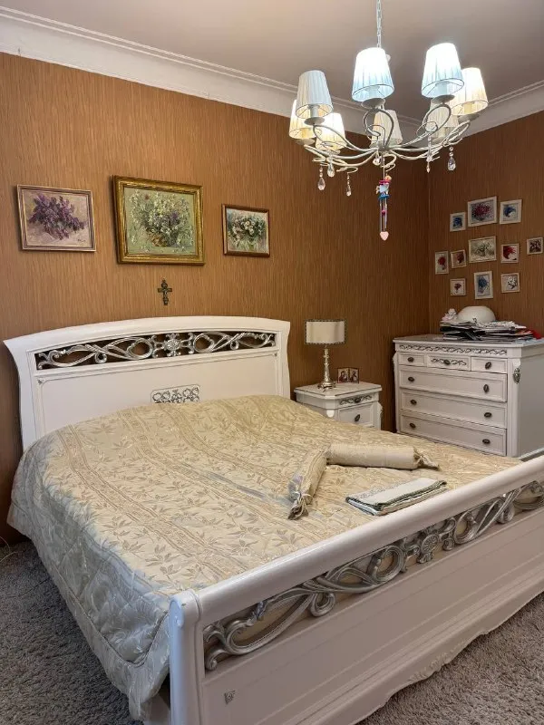 цена снижена ! отличная квартира продам 2 ком квартиру киевский район (за веткой₽) трудовой аллеи 12 остановка «киевский исполком» этаж 1/3 высокий цоколь общая площадь 56 крупногабартная студия, пластиковые окна, решетки, не угловая евро ремонт встроенная кухня, мебель, техника все остаётся есть сухой подвал документы готовы фотографии реальные собственник в донецке 5 000 000₽ +79494113097 @as_01vva telegram - фотография - 7