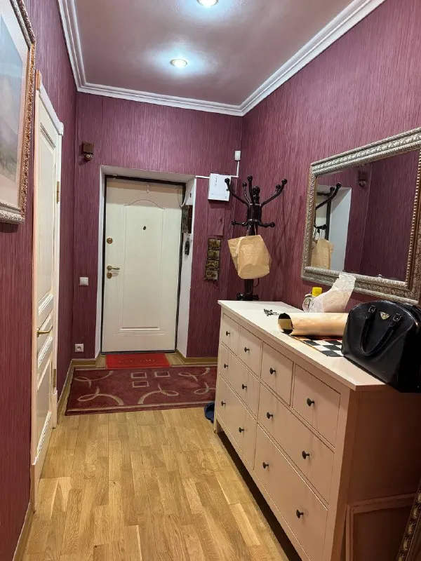 цена снижена ! отличная квартира продам 2 ком квартиру киевский район (за веткой₽) трудовой аллеи 12 остановка «киевский исполком» этаж 1/3 высокий цоколь общая площадь 56 крупногабартная студия, пластиковые окна, решетки, не угловая евро ремонт встроенная кухня, мебель, техника все остаётся есть сухой подвал документы готовы фотографии реальные собственник в донецке 5 000 000₽ +79494113097 @as_01vva telegram - фотография - 8