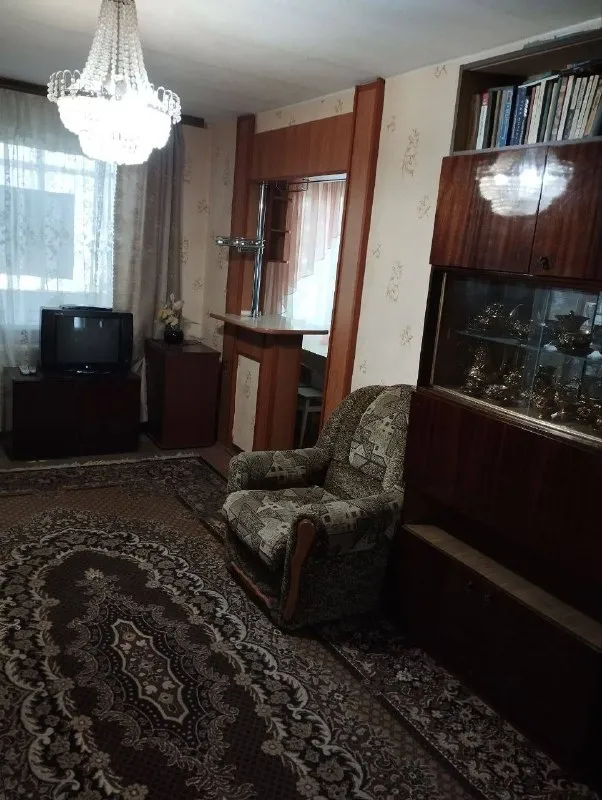 сдаётся двухкомнатная квартира, город харцызск, район черёмушки, мкр. металлургов дом 6,второй этаж пятиэтажного дома, окна пластиковые, балкон остекленный, с мебелью и бытовой техникой. состояние жилое, хорошое. подъезд чистый, ухоженный. цена 20.000₽+коммунальные платежи, на долгий срок. по вопросам тел. (+7 (949) 323-98-42)комментарии не читаю dexter decinsun - фотография - 4