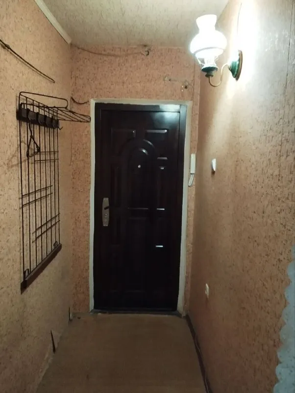 сдаётся двухкомнатная квартира, город харцызск, район черёмушки, мкр. металлургов дом 6,второй этаж пятиэтажного дома, окна пластиковые, балкон остекленный, с мебелью и бытовой техникой. состояние жилое, хорошое. подъезд чистый, ухоженный. цена 20.000₽+коммунальные платежи, на долгий срок. по вопросам тел. (+7 (949) 323-98-42)комментарии не читаю dexter decinsun - фотография - 7