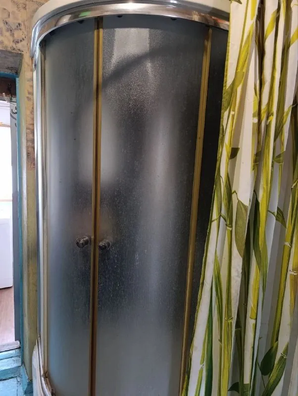 ‼️продажа дома‼️ 🏡продаётся дом г. донецк днр киевский р-н (гладковка) ✅общая площадь дома 60 м2 ✅дом состоит из четырех комнат, кухни и прихожей ✅высота потолков 3 м. канализация центральная, всё подключено ✅туалет на улице на участке есть огород частично остаётся мебель есть гараж. ✅рядом с домом школа, детский садик, остановка общественного транспорта 🧾документы готовы 🔥собственник 💴цена: 4🍋000.000 рублей ☎️+7(949) 423-75-21 📨подписаться - фотография - 10