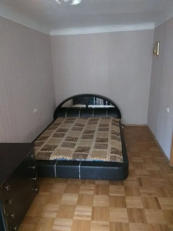 Продам двухкомнатную квартиру 🌇донецк, центр города, ворошиловский район, ул. Щорса/маяковича, рядом парк щербакова. 📍 ✅этажность 3/5ти, дом кирпич, комнаты смежные, не угловая! ✅новая газовая колонка, всё остаётся! 💦напор воды хороший, зимой в квартире тепло! ✅чистый подъезд, хорошие соседи. 📑документы в процессе 💰цена 4 100 000 ₽ + торг! 🔑ключи в агентстве! 📲☎️+79493268382 виктория ан подписаться  |  дать объявление - фотография - 4