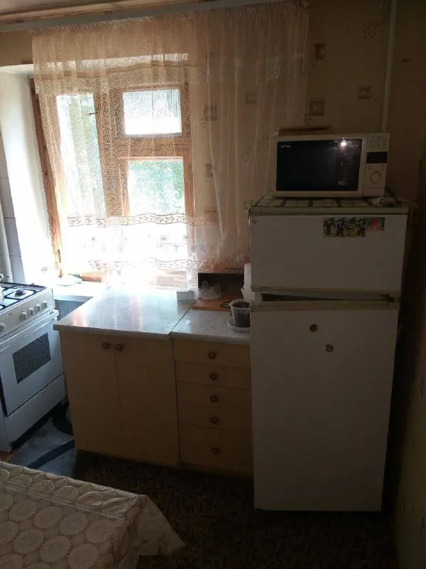 Продам двухкомнатную квартиру 🌇донецк, центр города, ворошиловский район, ул. Щорса/маяковича, рядом парк щербакова. 📍 ✅этажность 3/5ти, дом кирпич, комнаты смежные, не угловая! ✅новая газовая колонка, всё остаётся! 💦напор воды хороший, зимой в квартире тепло! ✅чистый подъезд, хорошие соседи. 📑документы в процессе 💰цена 4 100 000 ₽ + торг! 🔑ключи в агентстве! 📲☎️+79493268382 виктория ан подписаться  |  дать объявление - фотография - 6