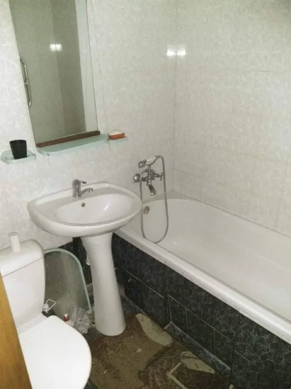 Продам двухкомнатную квартиру 🌇донецк, центр города, ворошиловский район, ул. Щорса/маяковича, рядом парк щербакова. 📍 ✅этажность 3/5ти, дом кирпич, комнаты смежные, не угловая! ✅новая газовая колонка, всё остаётся! 💦напор воды хороший, зимой в квартире тепло! ✅чистый подъезд, хорошие соседи. 📑документы в процессе 💰цена 4 100 000 ₽ + торг! 🔑ключи в агентстве! 📲☎️+79493268382 виктория ан подписаться  |  дать объявление - фотография - 7