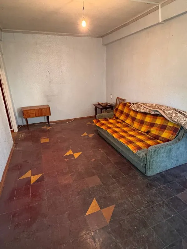 продам двухкомнатную квартиру 🌇 донецк, ориентир- киевский проспект, пл. шахтерская 📍 ✅квартира под ремонт. ❗️ ✅5/5 ти, крыша не течет ✅комнаты раздельные, общая площадь 42 кв. , без балкона (эркер), дом панельный, ✅отличное месторасположение! 📑документы готовы! собственник на сделке 💰цена 2 800 000 ₽ 📲☎️+79494181407 галина подписаться  |  дать объявление - фотография - 2