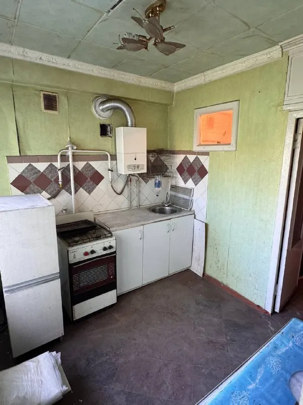 продам двухкомнатную квартиру 🌇 донецк, ориентир- киевский проспект, пл. шахтерская 📍 ✅квартира под ремонт. ❗️ ✅5/5 ти, крыша не течет ✅комнаты раздельные, общая площадь 42 кв. , без балкона (эркер), дом панельный, ✅отличное месторасположение! 📑документы готовы! собственник на сделке 💰цена 2 800 000 ₽ 📲☎️+79494181407 галина подписаться  |  дать объявление - фотография - 7