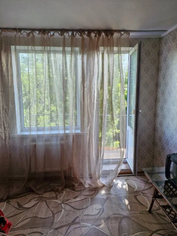 Продажа двухкомнатной квартиры 🌇донецк, проспект кремлёвский📍 ✅этажность 5/5ти. ✅площадь жилая 27, кухня 6,4. ✅комнаты раздельные, с/у совмещен. ❗️ванны нет, сняли, ремонт свежий, подъезд чистый, живут во всех квартирах. ✅крышу полностью делали новую, всю проводку и трубы провели, новые во всем доме. 💰цена 2 миллиона ₽ 🔥 📑 документы российские. 📲☎️+79494181407 галина ан подписаться  |  дать объявление - фотография - 4