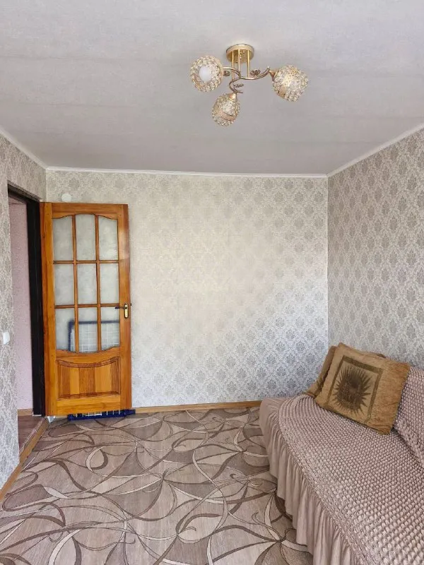 Продажа двухкомнатной квартиры 🌇донецк, проспект кремлёвский📍 ✅этажность 5/5ти. ✅площадь жилая 27, кухня 6,4. ✅комнаты раздельные, с/у совмещен. ❗️ванны нет, сняли, ремонт свежий, подъезд чистый, живут во всех квартирах. ✅крышу полностью делали новую, всю проводку и трубы провели, новые во всем доме. 💰цена 2 миллиона ₽ 🔥 📑 документы российские. 📲☎️+79494181407 галина ан подписаться  |  дать объявление - фотография - 5