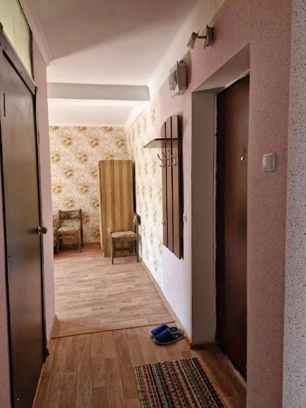 Продажа двухкомнатной квартиры 🌇донецк, проспект кремлёвский📍 ✅этажность 5/5ти. ✅площадь жилая 27, кухня 6,4. ✅комнаты раздельные, с/у совмещен. ❗️ванны нет, сняли, ремонт свежий, подъезд чистый, живут во всех квартирах. ✅крышу полностью делали новую, всю проводку и трубы провели, новые во всем доме. 💰цена 2 миллиона ₽ 🔥 📑 документы российские. 📲☎️+79494181407 галина ан подписаться  |  дать объявление - фотография - 6