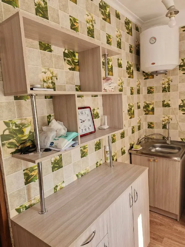 Продажа двухкомнатной квартиры 🌇донецк, проспект кремлёвский📍 ✅этажность 5/5ти. ✅площадь жилая 27, кухня 6,4. ✅комнаты раздельные, с/у совмещен. ❗️ванны нет, сняли, ремонт свежий, подъезд чистый, живут во всех квартирах. ✅крышу полностью делали новую, всю проводку и трубы провели, новые во всем доме. 💰цена 2 миллиона ₽ 🔥 📑 документы российские. 📲☎️+79494181407 галина ан подписаться  |  дать объявление - фотография - 8