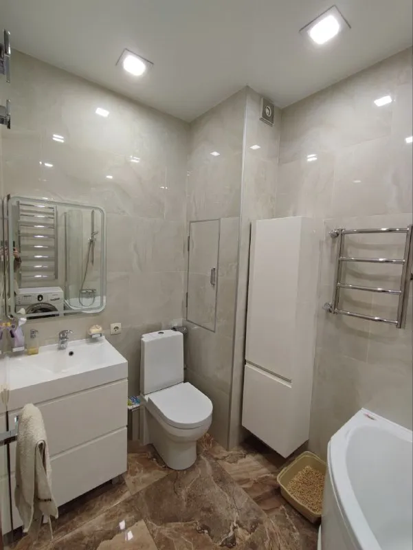 ворошиловский район бульвар пушкина 3к квартира 73 м2 4/5 10.5 млн рублей продам 3-комнатную квартиру площадью 73 кв. м на 4-м этаже пятиэтажного дома в элитном районе города. высота потолков составляет внушительные 3 метра, благодаря чему пространство кажется еще больше и свободнее. квартира выполнена в классическом стиле с добротным ремонтом, который сочетает в себе элегантность и качество. здесь вы найдете все необходимое для комфортного проживания: просторные комнаты, удобную планировку, качественные материалы отделки. это идеальный вариант для тех, кто ценит уют, комфорт и престиж. не упустите свой шанс приобрести эту замечательную квартиру! звоните прямо сейчас и записывайтесь на просмотр. +79493483448 - фотография - 3