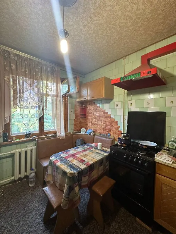 Продам 4-х комнатную квартиру 🌇донецк, калининский район, сквер строитель! 📍 ✅этаж 3/9ти этажки ✅3 лоджии 🔥 📍удобная локация, рядом сквер, магазины, остановки транспорта, аптеки, в шаговой доступности детсады и школы. ✅квартира в хорошем состоянии 🎁остается мебель и быт техника. 📑документы готовы! 💰стоимость 6 500 000 ₽ 📲☎️+79494181407 галина ан подписаться  |  дать объявление - фотография - 8