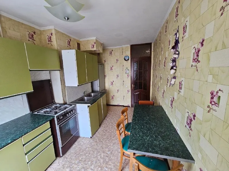 ‼️продажа квартиры‼️ 🏡продаётся 3-трехкомнатная квартира г. донецк днр ворошиловский р-н проспект комсомольский, район набережной, недалеко от площади ленина ✅этажность–5/9 жилого дома ✅общая площадь–65.1 м2 ✅кухня–10 м2 ✅комнаты раздельные, лоджия и балкон застеклены, две кладовые ✅в квартире и на лестничной площадке есть бойлер квартира продаётся с мебелью и техникой ✅удобная транспортная развязка, рядом магазины, школа, детский сад 🧾документы готовы 🔥собственник 💴цена: 8🍋500.000 рублей ☎️+7(949) 371-59-73 недвижимость днр - фотография - 7