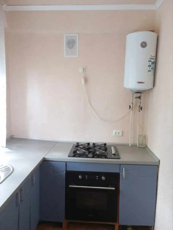 ‼️продажа квартиры‼️ 🏡продажа 2-двухкомнатная квартира г. донецк днр ленинский р-н мкр-н боссе, улица куприна ✅этажность–5/5 жилого дома ✅общая площадь–52 м2 ✅комнаты–18 м2 16 м2 ✅кухня–8 м2 ✅квартира в хорошем состоянии окна пластиковые ✅новая проводка есть бойлер и кондиционер ✅рядом школа, детский садик, рынок, остановка общественного транспорта 📝вода по графику 🔥собственник 💴цена: 4🍋500.000 рублей ☎️+7(949) 417-64-70 📨подписаться - фотография - 3