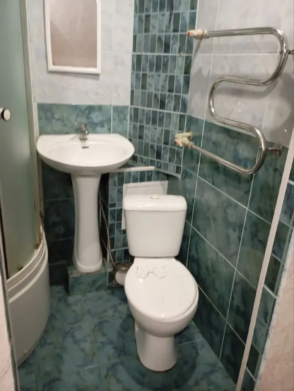 ‼️продажа квартиры‼️ 🏡продажа 2-двухкомнатная квартира г. донецк днр ленинский р-н мкр-н боссе, улица куприна ✅этажность–5/5 жилого дома ✅общая площадь–52 м2 ✅комнаты–18 м2 16 м2 ✅кухня–8 м2 ✅квартира в хорошем состоянии окна пластиковые ✅новая проводка есть бойлер и кондиционер ✅рядом школа, детский садик, рынок, остановка общественного транспорта 📝вода по графику 🔥собственник 💴цена: 4🍋500.000 рублей ☎️+7(949) 417-64-70 📨подписаться - фотография - 4