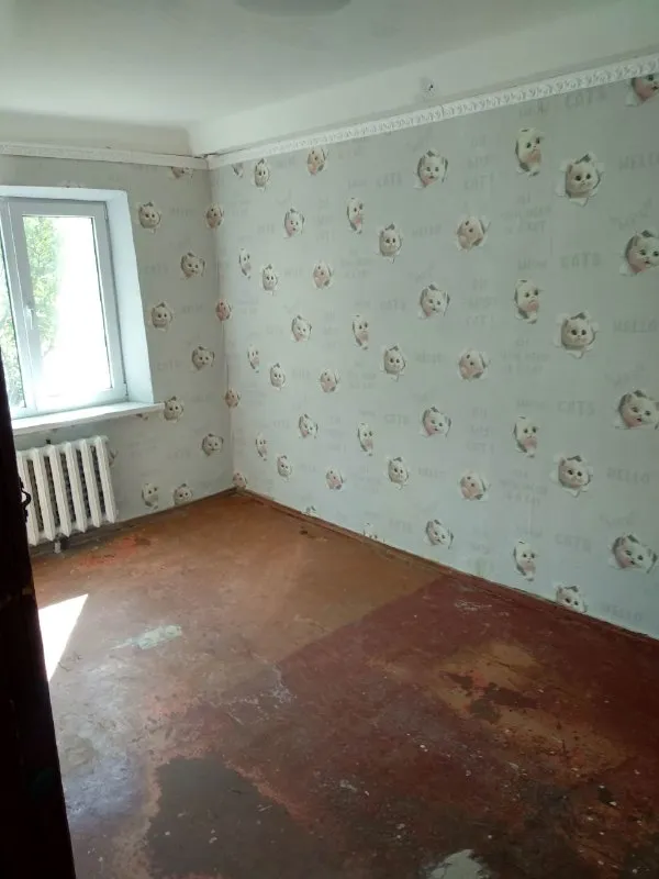 ‼️продажа квартиры‼️ 🏡продажа 3-х комн. квартиры от собственника г. харцызск днр мкр-н юбилейный, д.1 ✅1-й этаж ✅площадь квартиры–53.4 м2 ✅квартира не угловая, комнаты раздельные, зал проходной, сан узел совмещен, счетчик вода, электричество (электропечь), в доме стоит счетчик на отопление 💦вода по графику квартира под ремонт ✅в шаговой доступности: магазины, тц, школа, детские сады. 🧾документы рф готовы 🔥собственник 💴цена: 3🍋600.000 рублей торг‼️ ☎️+7(949) 333-86-18 📨подписаться - фотография - 6