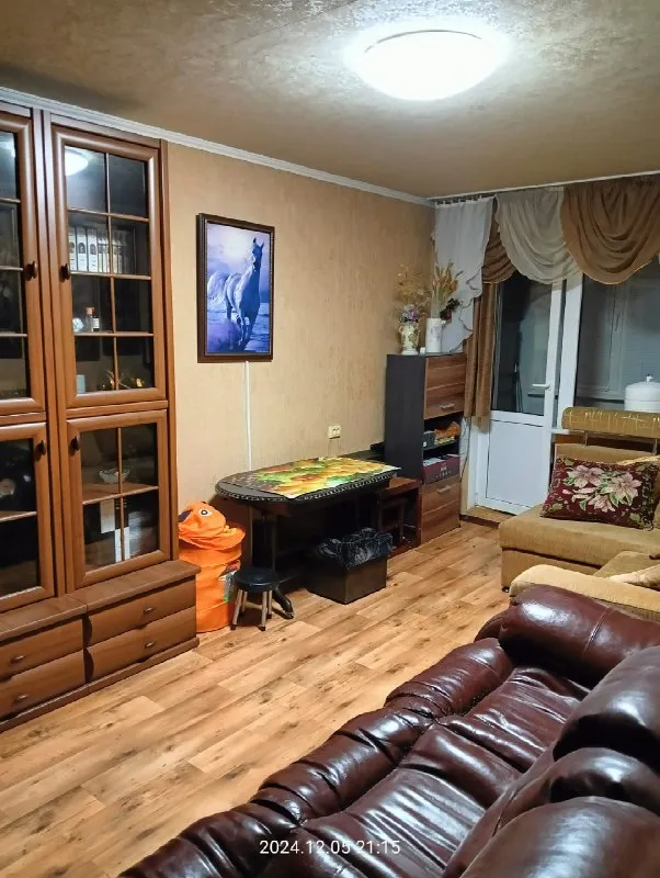 продам внутреннюю 2к. квартиру 44 м. кв, 5/5 эт. кухня 5.1 м кв. с ремонтом, мебелью и техникой. два... - фотография