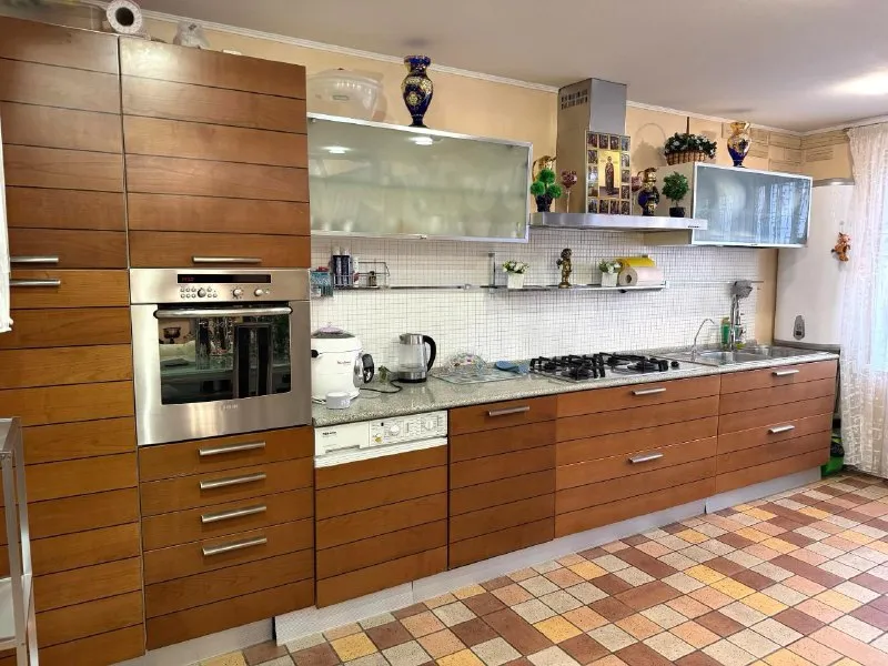 продажа видового пентхауса 203 м2 в самом центре донецка 🌇у вас есть возможность стать владельцем видовой квартиры напротив облгосадминистрации через дорогу парковая зона - бульвар пушкина 📍 ✅дом кирпичный, собственная котельная и насос ✅консьерж, видеонаблюдение, сигнализация ✅квартира 2х уровневая ✅высота потолков 5 метров, панорамные окна, вид на бизнес центр пушкинский и центральную часть ворошиловского района💸 торг с реальным покупателем 📑документы готовы к сделке собственник в городе! 📲 ☎️ +79495131300 вас может заинтересовать: >>> дом 600м2, ул. марии ульяновой <<< >>> действующий ресторан в центре макееевки <<< подписаться | дать объявление - фотография - 9