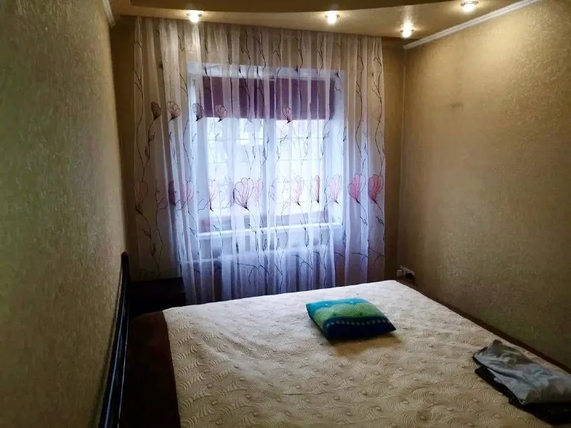 ‼️продажа квартиры‼️ 🏡продажа комн. квартиры г. донецк днр 🌇киевский район, по ул. артема 🗺ориентир: «горбольница-20» ✅продам квартиру с косметическим ремонтом общей s - 41 м2., ✅этажность–1/5 жилого дома ✅высокий цоколь, дом сухой. комнаты раздельные, полы утеплены, санузел совмещен, трубы в санузле новые. ✅расположение дома во дворе, вдали от 1 линии, парковочное место. ✅квартира продается с мебелью и техникой. 💴цена: 4🍋200.000 рублей ☎️+7(949) 419-42-08 недвижимость днр - фотография - 2