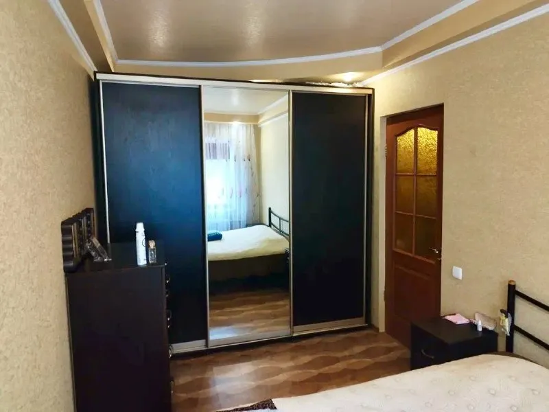 ‼️продажа квартиры‼️ 🏡продажа комн. квартиры г. донецк днр 🌇киевский район, по ул. артема 🗺ориентир: «горбольница-20» ✅продам квартиру с косметическим ремонтом общей s - 41 м2., ✅этажность–1/5 жилого дома ✅высокий цоколь, дом сухой. комнаты раздельные, полы утеплены, санузел совмещен, трубы в санузле новые. ✅расположение дома во дворе, вдали от 1 линии, парковочное место. ✅квартира продается с мебелью и техникой. 💴цена: 4🍋200.000 рублей ☎️+7(949) 419-42-08 недвижимость днр - фотография - 4