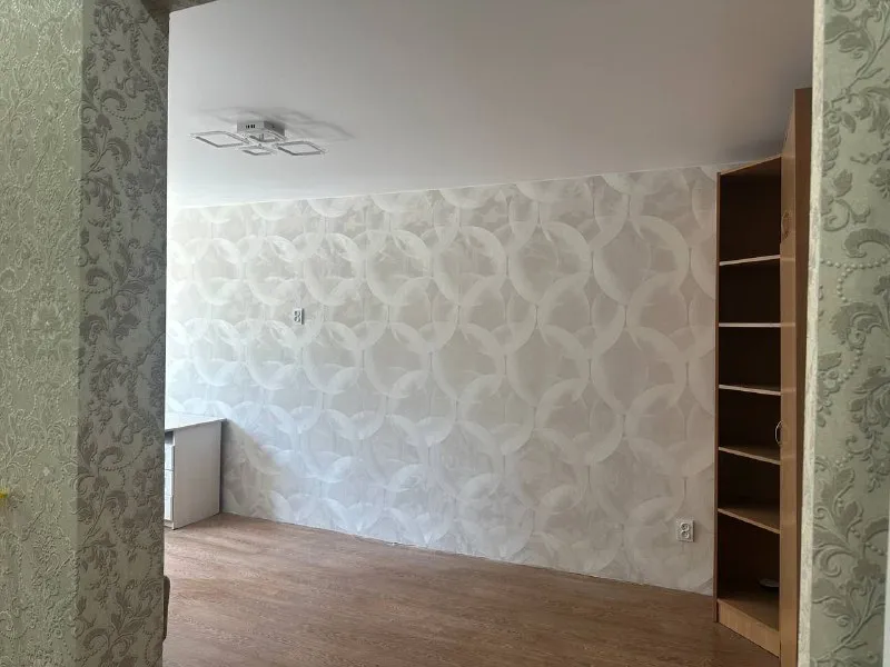 продам однокомнатную квартиру возможно использование материнского капила❗️ 🌇донецк, буденновский район ( октября 20 а)📍 ✅квартира после капитального ремонта. ✅этажность 3/5 ✅окна пластик, трубы и проводка поменяны. ✅новые радиаторы. 👍отличное месторасположение, во дворе школа. прям в доме продуктовые магазины, аптека. через дорогу зона отдыха, остановки, поликлиника. 📑документы готовы, прописанных нет. собственник в городе 💰цена 2 800 000 ₽ 📲☎+79493410484 ан новый донбасс подписаться | дать объявление - фотография - 3