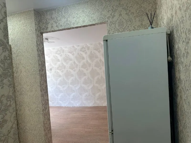 продам однокомнатную квартиру возможно использование материнского капила❗️ 🌇донецк, буденновский район ( октября 20 а)📍 ✅квартира после капитального ремонта. ✅этажность 3/5 ✅окна пластик, трубы и проводка поменяны. ✅новые радиаторы. 👍отличное месторасположение, во дворе школа. прям в доме продуктовые магазины, аптека. через дорогу зона отдыха, остановки, поликлиника. 📑документы готовы, прописанных нет. собственник в городе 💰цена 2 800 000 ₽ 📲☎+79493410484 ан новый донбасс подписаться | дать объявление - фотография - 4