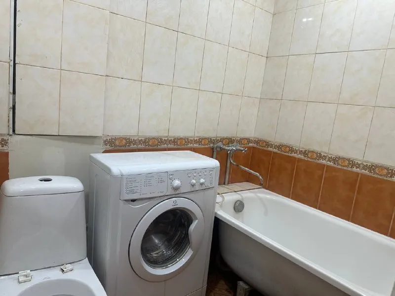 продам однокомнатную квартиру возможно использование материнского капила❗️ 🌇донецк, буденновский район ( октября 20 а)📍 ✅квартира после капитального ремонта. ✅этажность 3/5 ✅окна пластик, трубы и проводка поменяны. ✅новые радиаторы. 👍отличное месторасположение, во дворе школа. прям в доме продуктовые магазины, аптека. через дорогу зона отдыха, остановки, поликлиника. 📑документы готовы, прописанных нет. собственник в городе 💰цена 2 800 000 ₽ 📲☎+79493410484 ан новый донбасс подписаться | дать объявление - фотография - 7