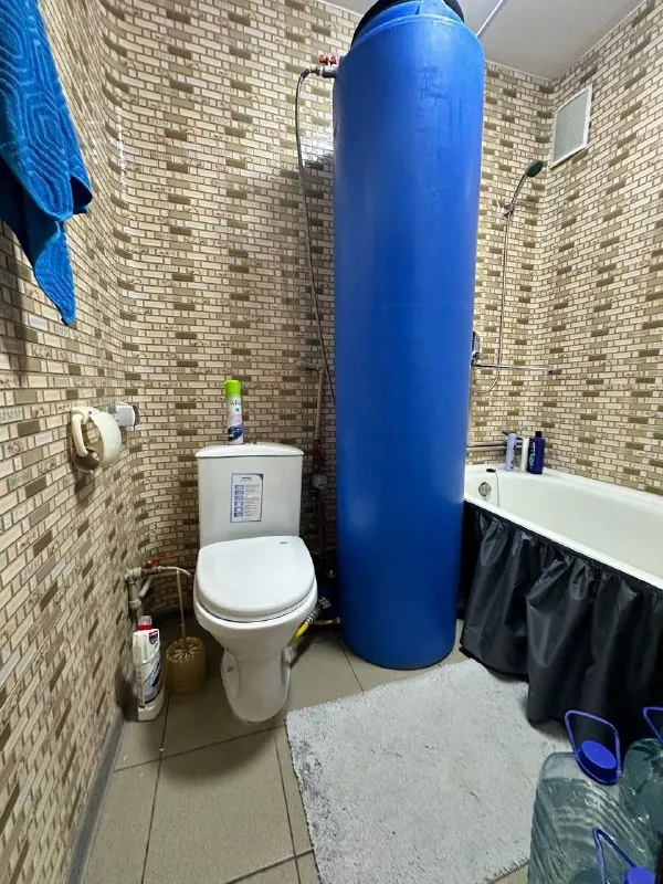 посуточно от собственника❗️ однокомнатная квартира 🌇донецк, кировский район, по ул бирюзова. 📍 💦вода 24/7! укомплектована всем необходимым: накопительная система водоснабжения с насосом, wi-fi, кондиционер, стиральная машинка, микроволновка. постельное белье и полотенца, тапочки, гигиенические принадлежности. ✅кухня оборудована, имеется посуда для приготовления и принятия пищи, чай/кофе для наших гостей ❤️ ✅будем рады видеть одного - двух гостей, не против детей. воспитанные животные обсуждаются! 💰цена 6000 ₽ сутки, 5000 ₽ возвратный залог 📲☎️+7 (949) 852-33-69 подписаться | дать объявление - фотография - 10