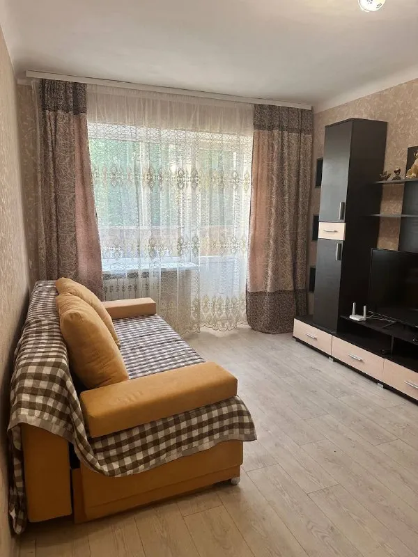 посуточно от собственника❗️ однокомнатная квартира 🌇донецк, кировский район, по ул бирюзова. 📍 💦вода 24/7! укомплектована всем необходимым: накопительная система водоснабжения с насосом, wi-fi, кондиционер, стиральная машинка, микроволновка. постельное белье и полотенца, тапочки, гигиенические принадлежности. ✅кухня оборудована, имеется посуда для приготовления и принятия пищи, чай/кофе для наших гостей ❤️ ✅будем рады видеть одного - двух гостей, не против детей. воспитанные животные обсуждаются! 💰цена 6000 ₽ сутки, 5000 ₽ возвратный залог 📲☎️+7 (949) 852-33-69 подписаться | дать объявление - фотография - 3