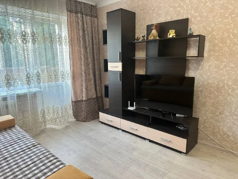 посуточно от собственника❗️ однокомнатная квартира 🌇донецк, кировский район, по ул бирюзова. 📍 💦вода 24/7! укомплектована всем необходимым: накопительная система водоснабжения с насосом, wi-fi, кондиционер, стиральная машинка, микроволновка. постельное белье и полотенца, тапочки, гигиенические принадлежности. ✅кухня оборудована, имеется посуда для приготовления и принятия пищи, чай/кофе для наших гостей ❤️ ✅будем рады видеть одного - двух гостей, не против детей. воспитанные животные обсуждаются! 💰цена 6000 ₽ сутки, 5000 ₽ возвратный залог 📲☎️+7 (949) 852-33-69 подписаться | дать объявление - фотография - 4