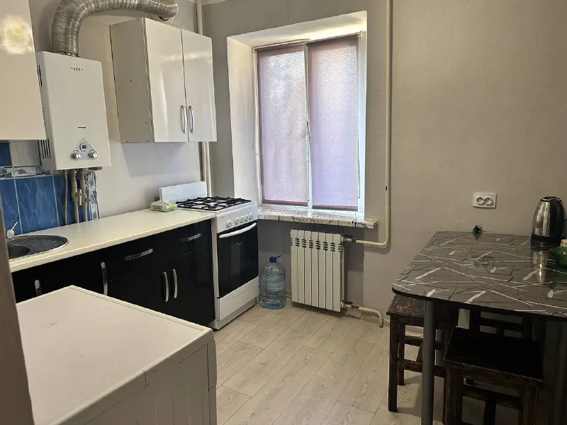 посуточно от собственника❗️ однокомнатная квартира 🌇донецк, кировский район, по ул бирюзова. 📍 💦вода 24/7! укомплектована всем необходимым: накопительная система водоснабжения с насосом, wi-fi, кондиционер, стиральная машинка, микроволновка. постельное белье и полотенца, тапочки, гигиенические принадлежности. ✅кухня оборудована, имеется посуда для приготовления и принятия пищи, чай/кофе для наших гостей ❤️ ✅будем рады видеть одного - двух гостей, не против детей. воспитанные животные обсуждаются! 💰цена 6000 ₽ сутки, 5000 ₽ возвратный залог 📲☎️+7 (949) 852-33-69 подписаться | дать объявление - фотография - 6