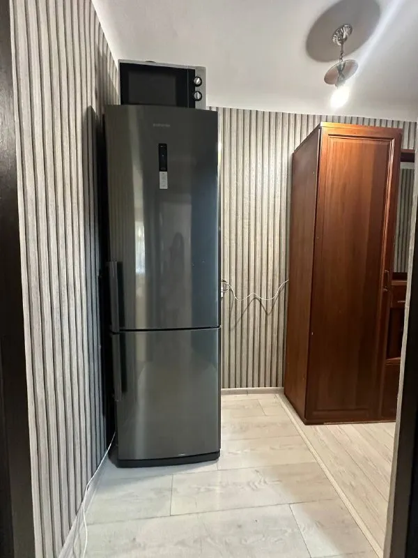 посуточно от собственника❗️ однокомнатная квартира 🌇донецк, кировский район, по ул бирюзова. 📍 💦вода 24/7! укомплектована всем необходимым: накопительная система водоснабжения с насосом, wi-fi, кондиционер, стиральная машинка, микроволновка. постельное белье и полотенца, тапочки, гигиенические принадлежности. ✅кухня оборудована, имеется посуда для приготовления и принятия пищи, чай/кофе для наших гостей ❤️ ✅будем рады видеть одного - двух гостей, не против детей. воспитанные животные обсуждаются! 💰цена 6000 ₽ сутки, 5000 ₽ возвратный залог 📲☎️+7 (949) 852-33-69 подписаться | дать объявление - фотография - 9