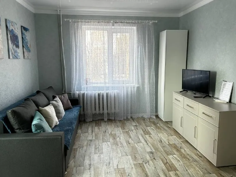 сдам посуточно квартиры 🌇макеевка, м-н зелёный. 🏡1к. квартира,   🛌 3 спальных места. 💦 вода круглосуточно. 💰 цена 6000 ₽ 🏡1к. квартира 🛌4 спальных места 💦вода круглосуточно. 💰 цена 7000 ₽ 👍уютные, чистые, теплые квартиры, после ремонта. .обе квартиры укомплектованы всем необходимым для комфортного проживания. есть вся необходимая мебель, техника и кухонные принадлежности для удобного проживания. постельное белье и полотенца. средства личной гигиены. утюг, фен. 🚫квартира не сдается для вечеринок и шумных компаний. 🧾для командировочных предоставляются отчетные документы. 🕰️заселение круглосуточно. варианты раннего и позднего заезда/выезда. по вопросам и бронированию: 📲☎️ +79493665148 или тг подписаться  |  дать объявление - фотография - 3