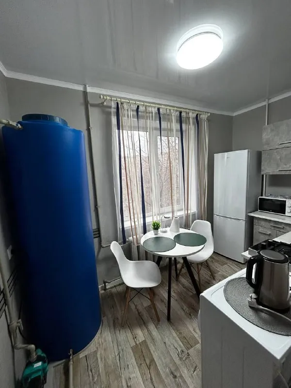 сдам посуточно квартиры 🌇макеевка, м-н зелёный. 🏡1к. квартира,   🛌 3 спальных места. 💦 вода круглосуточно. 💰 цена 6000 ₽ 🏡1к. квартира 🛌4 спальных места 💦вода круглосуточно. 💰 цена 7000 ₽ 👍уютные, чистые, теплые квартиры, после ремонта. .обе квартиры укомплектованы всем необходимым для комфортного проживания. есть вся необходимая мебель, техника и кухонные принадлежности для удобного проживания. постельное белье и полотенца. средства личной гигиены. утюг, фен. 🚫квартира не сдается для вечеринок и шумных компаний. 🧾для командировочных предоставляются отчетные документы. 🕰️заселение круглосуточно. варианты раннего и позднего заезда/выезда. по вопросам и бронированию: 📲☎️ +79493665148 или тг подписаться  |  дать объявление - фотография - 6