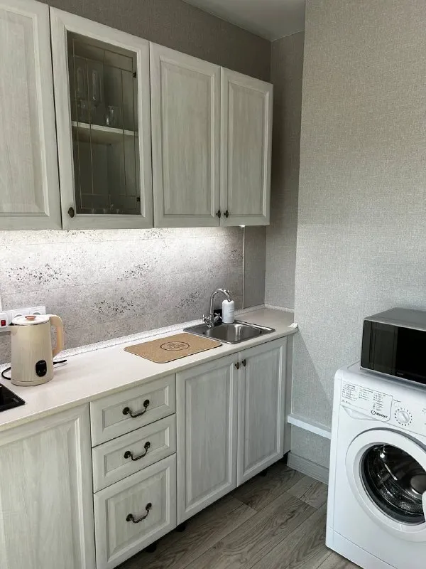 сдам посуточно квартиры 🌇макеевка, м-н зелёный. 🏡1к. квартира,   🛌 3 спальных места. 💦 вода круглосуточно. 💰 цена 6000 ₽ 🏡1к. квартира 🛌4 спальных места 💦вода круглосуточно. 💰 цена 7000 ₽ 👍уютные, чистые, теплые квартиры, после ремонта. .обе квартиры укомплектованы всем необходимым для комфортного проживания. есть вся необходимая мебель, техника и кухонные принадлежности для удобного проживания. постельное белье и полотенца. средства личной гигиены. утюг, фен. 🚫квартира не сдается для вечеринок и шумных компаний. 🧾для командировочных предоставляются отчетные документы. 🕰️заселение круглосуточно. варианты раннего и позднего заезда/выезда. по вопросам и бронированию: 📲☎️ +79493665148 или тг подписаться  |  дать объявление - фотография - 7