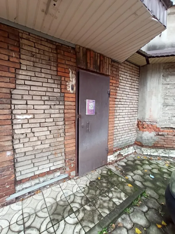 долгосрочная аренда помещения! город макеевка, центрально-городской р-н, 22 линия, ул. орджоникидзе ориентир: пожарка, детская больница особенности объекта: - площадь 90 кв. м. ; -2 комнаты; - окна металлопластиковые с роллетами; - металлические двери; - места для парковки авто. стоимость: 40 000 р. в месяц + услуги агентства 40 000 р. единоразово. просмотр в любое удобное время валентин +7949 554 15 98 telegram ▪️ недвижимость большого харцызска 👈 подписаться ▪️ разместить объявление ▪️ обсудить - фотография - 10