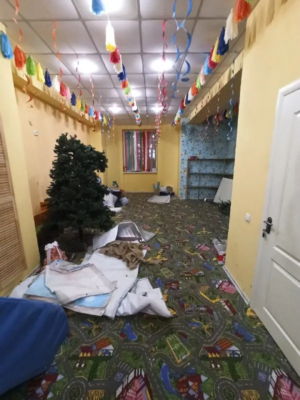 долгосрочная аренда помещения! город макеевка, центрально-городской р-н, 22 линия, ул. орджоникидзе ориентир: пожарка, детская больница особенности объекта: - площадь 90 кв. м. ; -2 комнаты; - окна металлопластиковые с роллетами; - металлические двери; - места для парковки авто. стоимость: 40 000 р. в месяц + услуги агентства 40 000 р. единоразово. просмотр в любое удобное время валентин +7949 554 15 98 telegram ▪️ недвижимость большого харцызска 👈 подписаться ▪️ разместить объявление ▪️ обсудить - фотография - 2