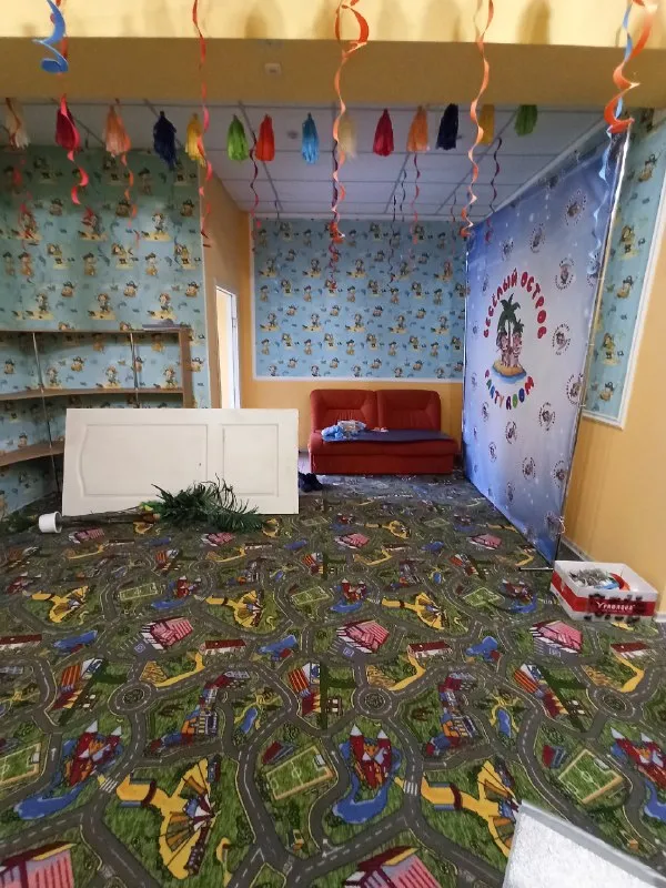 долгосрочная аренда помещения! город макеевка, центрально-городской р-н, 22 линия, ул. орджоникидзе ориентир: пожарка, детская больница особенности объекта: - площадь 90 кв. м. ; -2 комнаты; - окна металлопластиковые с роллетами; - металлические двери; - места для парковки авто. стоимость: 40 000 р. в месяц + услуги агентства 40 000 р. единоразово. просмотр в любое удобное время валентин +7949 554 15 98 telegram ▪️ недвижимость большого харцызска 👈 подписаться ▪️ разместить объявление ▪️ обсудить - фотография - 8