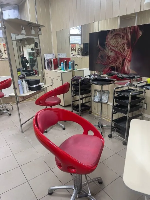 ‼️аренда помещения‼️ 🏡аренда коммерческого помещения г. донецк днр киевский район 🗺ориентир: «жд-вокзал» ✅сдам помещение по ул. артема общей площадью-60 м2 ✅объект находится на 1-этаже жилого дома с отдельным входом и витринным фасадом. ✅планировка помещения: торговый зал, 2-два подсобных помещения, санузел. 🧾аренда рассматривается как готовый бизнес. 📲более подробную информацию вы сможете узнать по номеру телефона, либо пишите в тг; 💴цена аренды помещения: 45.000 рублей+ комуслуги. 📞телефон для связи; ☎️+7(949)419-42-08 📨подписаться - фотография - 2