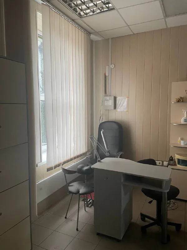 ‼️аренда помещения‼️ 🏡аренда коммерческого помещения г. донецк днр киевский район 🗺ориентир: «жд-вокзал» ✅сдам помещение по ул. артема общей площадью-60 м2 ✅объект находится на 1-этаже жилого дома с отдельным входом и витринным фасадом. ✅планировка помещения: торговый зал, 2-два подсобных помещения, санузел. 🧾аренда рассматривается как готовый бизнес. 📲более подробную информацию вы сможете узнать по номеру телефона, либо пишите в тг; 💴цена аренды помещения: 45.000 рублей+ комуслуги. 📞телефон для связи; ☎️+7(949)419-42-08 📨подписаться - фотография - 3