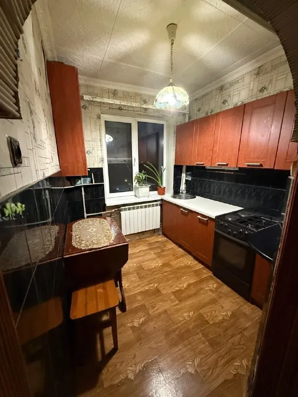 ‼️продажа квартиры‼️ 🏡продам 2-двухкомнатную квартиру г. макеевка днр улица генерала данилова 🗺остановка «гараж» ✅общая площадь–41.8 м2 ✅этажность–3/3 жилого дома ✅продаётся с частичной мебелью квартира под ремонт, не угловая ✅в квартире остается частично мебель, стиральная машина, кондиционер, окна - пластик, поменяны радиоторы ✅отличное расположение: рядом школа, больница, рынок, почта, магазины, остановка 🔥собственник 💴цена: 2🍋500.000 рублей разумный торг‼️ 📞номер телефона для связи: ☎️+7(905) 679-22-04 teлеграм; вацап недвижимость днр - фотография - 6