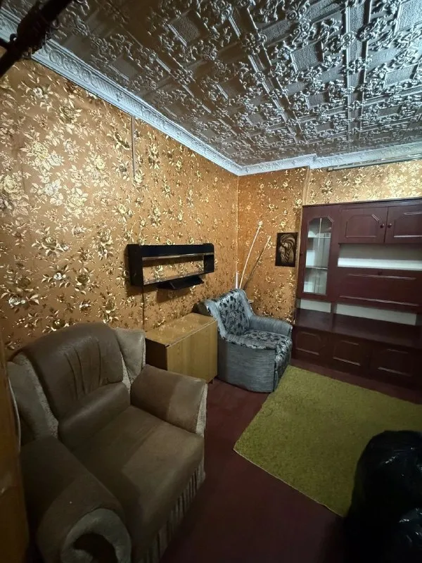 ‼️продажа квартиры‼️ 🏡продам 2-двухкомнатную квартиру г. макеевка днр улица генерала данилова 🗺остановка «гараж» ✅общая площадь–41.8 м2 ✅этажность–3/3 жилого дома ✅продаётся с частичной мебелью квартира под ремонт, не угловая ✅в квартире остается частично мебель, стиральная машина, кондиционер, окна - пластик, поменяны радиоторы ✅отличное расположение: рядом школа, больница, рынок, почта, магазины, остановка 🔥собственник 💴цена: 2🍋500.000 рублей разумный торг‼️ 📞номер телефона для связи: ☎️+7(905) 679-22-04 teлеграм; вацап недвижимость днр - фотография - 7