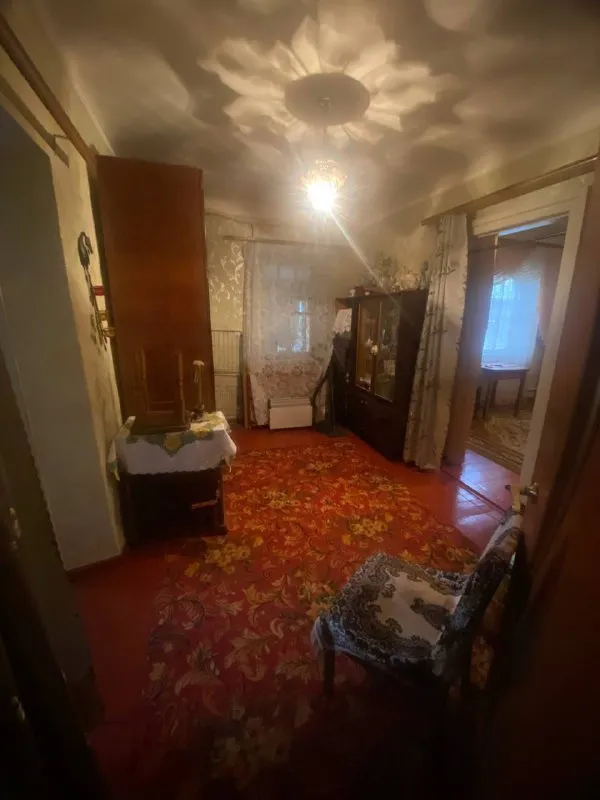 сдам дом на долгосрочную аренду (от 6 месяцев). донецк, киевский район, ветка. отдельно стоящий дом в жилом состоянии, 4 комнаты, свой двор, навес для авто, газовое отопление, вода по графику, стиральная машина, кондиционер, холодильник, телевизор, ванна и туалет в доме. 30000 р + коммунальные. оплата при заселении первый месяц + залог, без комиссии. номер: +79383152549 связь в телеграмм @@vlad1sloove - фотография - 9