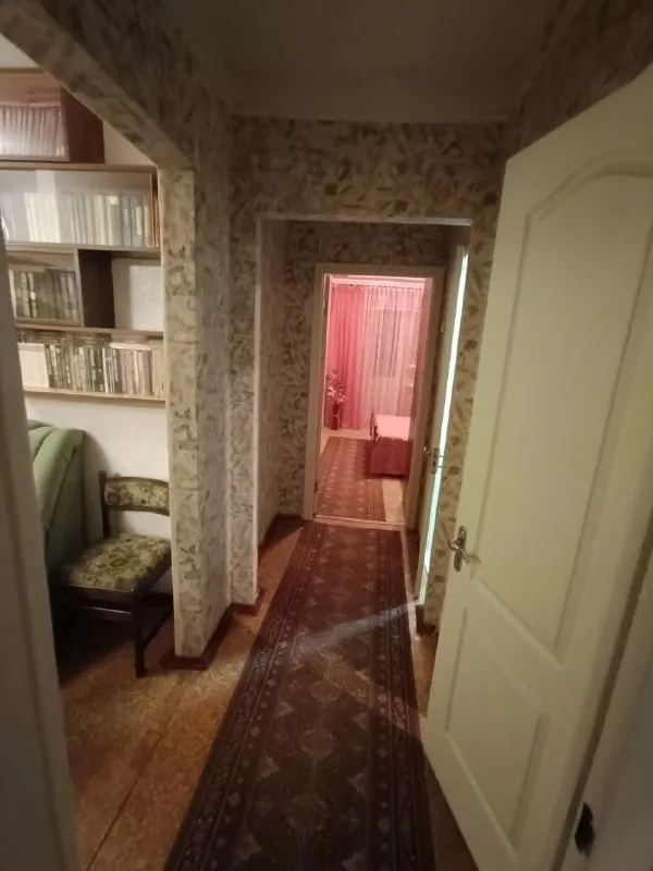 продам 3-комнатную квартиру 🌇в г. макеевка, мкрн. центральный 📍 👍идеальное решение для семьи или тех, кто ценит комфорт и развитую инфраструктуру. 📍самый центр города. ✅общая площадь — 62 м², ✅4 этаж 9-этажного дома. преимущества этого жилья: - светлый, уютный интерьер, чистая квартира. - пластиковые окна и застекленный балкон для дополнительного комфорта - современные пластиковые трубы и надежные инженерные системы - дом проходит программу реконструкции ❗️ - металлическая дверь — безопасность и спо. .. )">🎁 мебель и техника остаются — заезжайте и живите без дополнительных затрат инфраструктура и удобства: - в шаговой доступности две автостанции общественного транспорта - магазины, школа, детский сад — всё вблизи - развитая транспортная развязка и удобный выезд из района 📑документы готовы к сделке отсутствие долгов и обременений 💰цена: 6 000 000 ₽, торг уместен звоните прямо сейчас, чтобы организовать просмотр и стать обладателем этого замечательного жилья! 📲☎️ +7 949 416-89-33 евгений, ан «терем» подписаться | дать объявление - фотография - 4