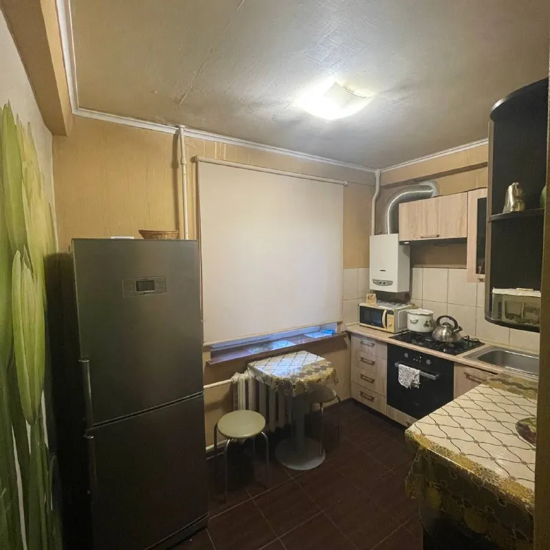 продажа 2-комнатной квартиры 🌇донецк, калининский район, ул. капитана ратникова📍 ✅площадь: 42 м² ✅квартира расположена на 3 этаже пятиэтажного дома и очень теплая, что обеспечит вам комфорт в любое время года. преимущества: - пластиковые окна - теплый пол на балконе - газовая колонка - мебель остается - прописанных нет, готова к быстрой продаже 💦 вода по графику 📍рядом находятся стоматология, больница, магазины, банки, школа, детский сад, парк и остановка общественного транспорта. все необходимое для комфортной жизни – в шаговой доступности! 💰цена: 5 800 000 руб. звоните прямо сейчас: 📲☎️+7 (949) 416-89-33, евгений, агентство недвижимости «терем». не упустите возможность стать владельцем этой замечательной квартиры! подписаться | дать объявление - фотография - 4